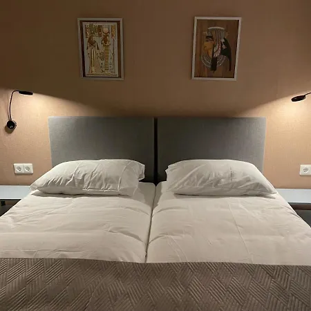 Sint-maria Next Door * 法尔肯堡