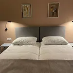 Sint-maria Next Door